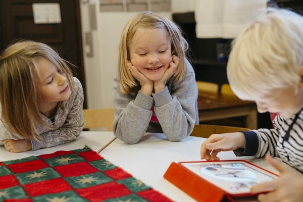 Children in a Finnish kindergarten learning the alphabet using a tablet computer. Photo by Elina Manninen / Kuvatoimisto Keksi / Finland Promotion Board 