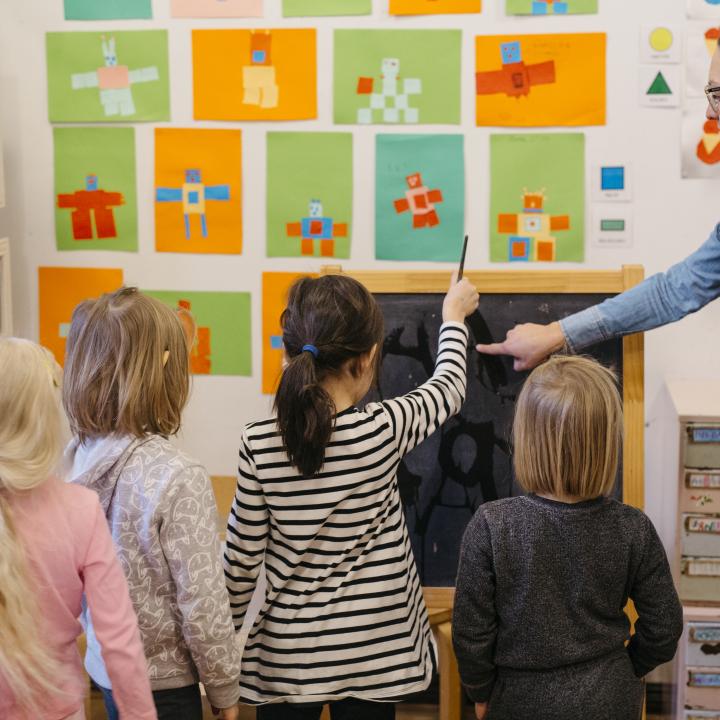 Teacher and children at a Finnish kindergarten. Photo by Elina Manninen / Kuvatoimisto Keksi / Finland Promotion Board